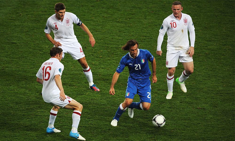 Khoảnh khắc Andrea Pirlo ăn mừng chiến thắng tại World Cup 2006 cùng đội tuyển Italia, đỉnh cao sự nghiệp quốc tế huy hoàng.