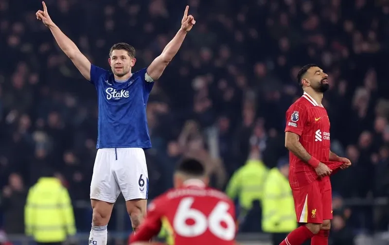 Khoảnh khắc ăn mừng bàn thắng đáng nhớ của một cầu thủ trong trận derby Merseyside giữa Liverpool và Everton