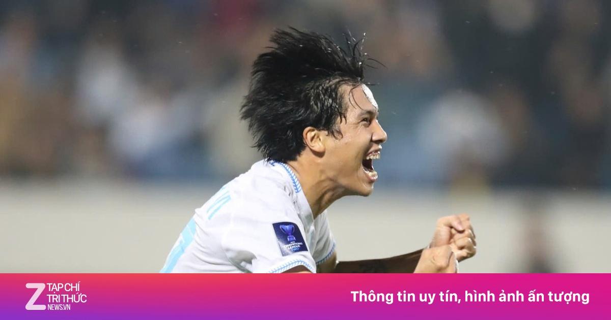 Cầu thủ ăn mừng cuồng nhiệt sau khi ghi bàn thắng quyết định ở phút bù giờ giúp đội nhà lội ngược dòng tại Ligue 1