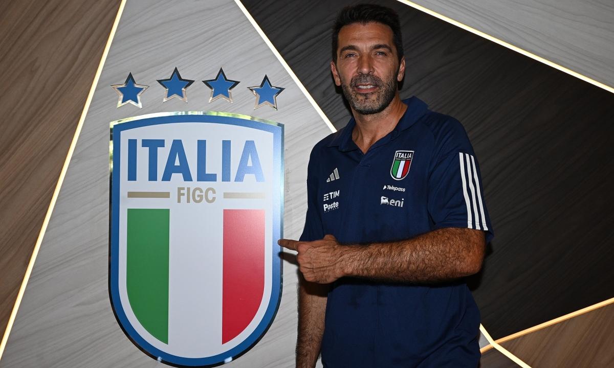Chân dung huấn luyện viên Fabio Capello, chiến lược gia người Italia nổi tiếng với kỷ luật thép và tư duy chiến thuật sắc bén trong bóng đá.
