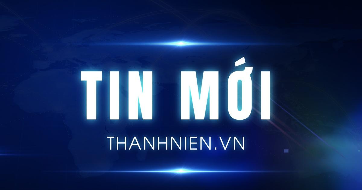 Huấn luyện viên Thomas Tuchel chỉ đạo các cầu thủ Chelsea trong một trận đấu Premier League mùa giải 2021-2022 với sơ đồ 3 trung vệ quen thuộc