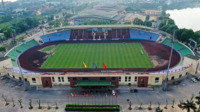 Khung cảnh cổ động viên Bundesliga cuồng nhiệt tạo nên bầu không khí sôi động độc đáo trên khán đài sân vận động thu hút cầu thủ trẻ