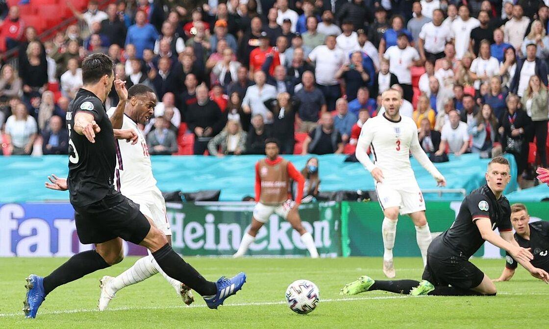 Sơ đồ chiến thuật linh hoạt của đội tuyển Đức sau World Cup 2018, thử nghiệm 3 trung vệ và 4-2-3-1.