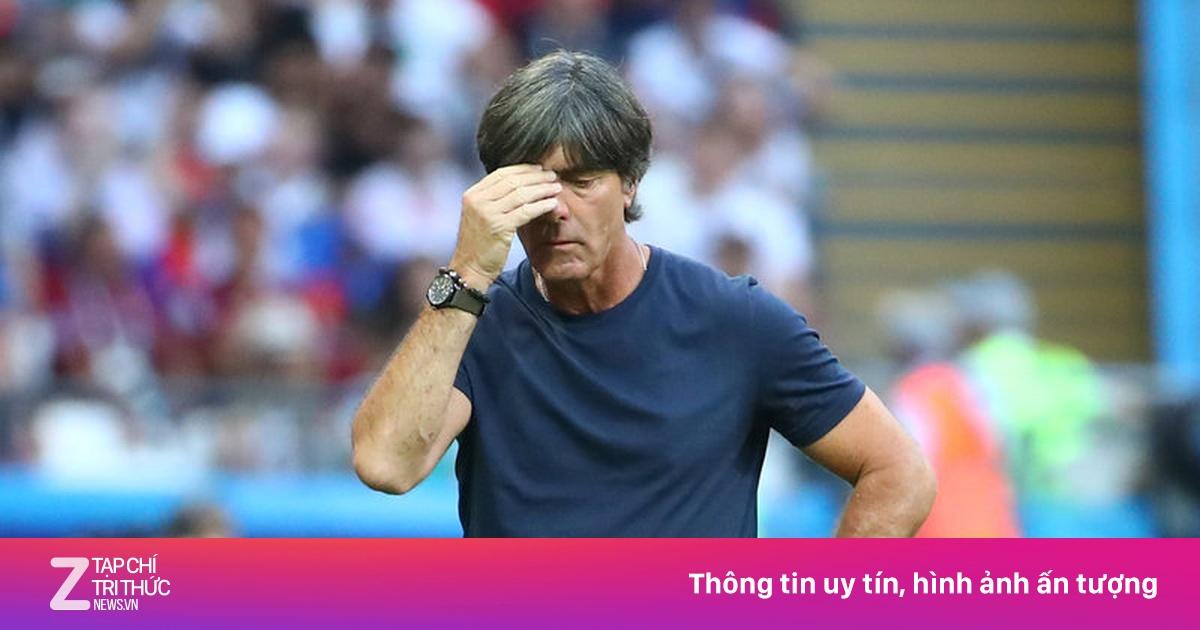Cầu thủ Đức thất vọng sau trận thua Bồ Đào Nha 0-3, bị loại khỏi Euro 2000
