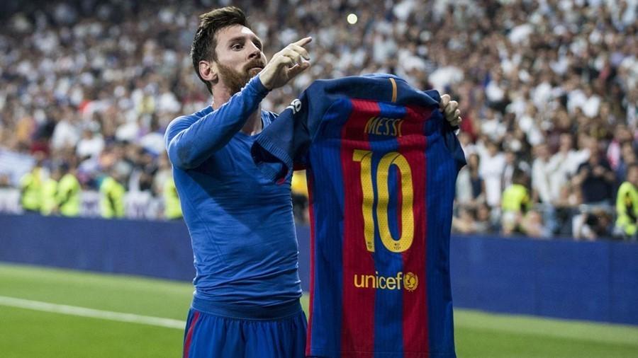 Lionel Messi ăn mừng bàn thắng trong màu áo Barcelona, biểu tượng vĩ đại nhất lịch sử La Liga với vô số kỷ lục đáng kinh ngạc. 