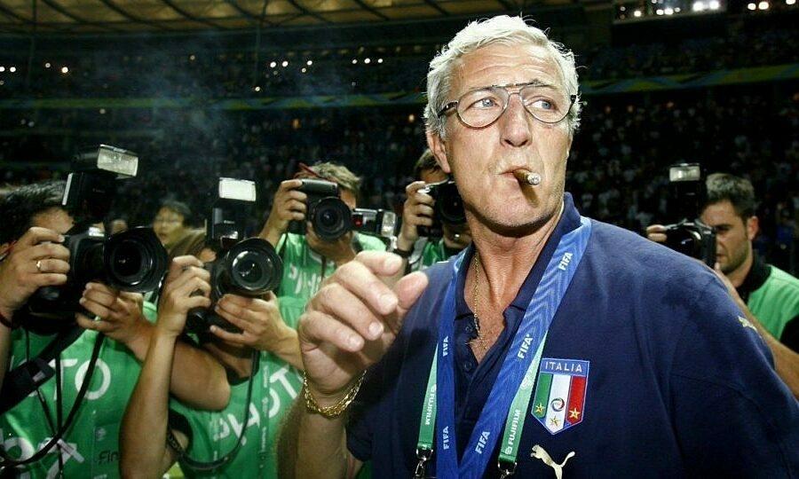 Marco Materazzi ăn mừng bàn thắng bằng đầu quan trọng cho đội tuyển Italia tại vòng bảng World Cup 2006 gặp Cộng hòa Séc.
