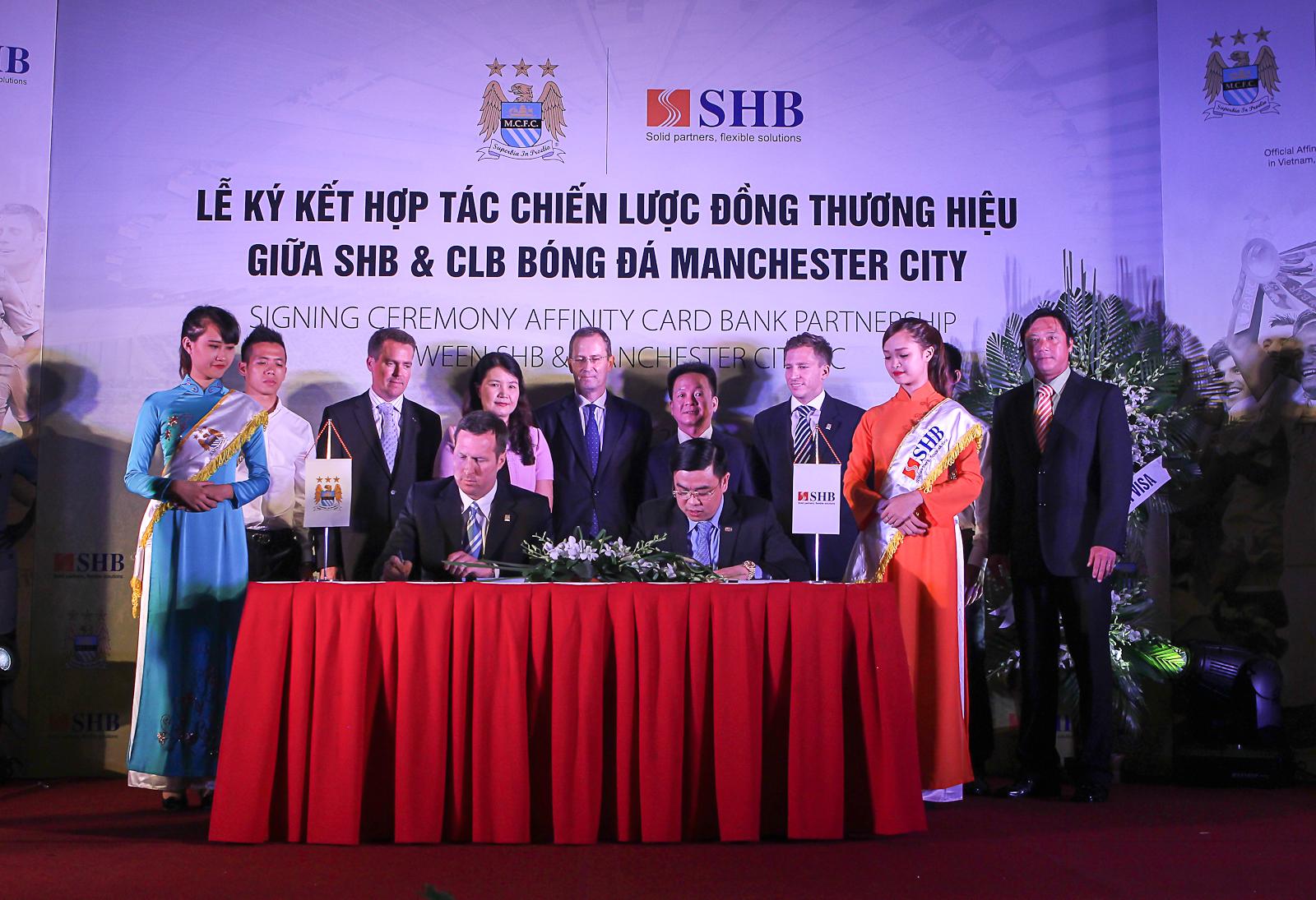 Các nhà tài trợ toàn cầu trên áo đấu của các CLB Premier League thể hiện sức mạnh thương mại