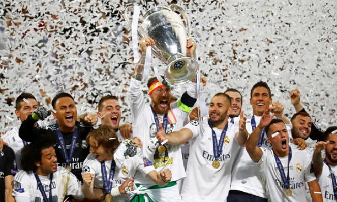 Cristiano Ronaldo ăn mừng sau khi thực hiện thành công quả luân lưu quyết định giúp Real Madrid vô địch Champions League 2016 trước Atletico Madrid.