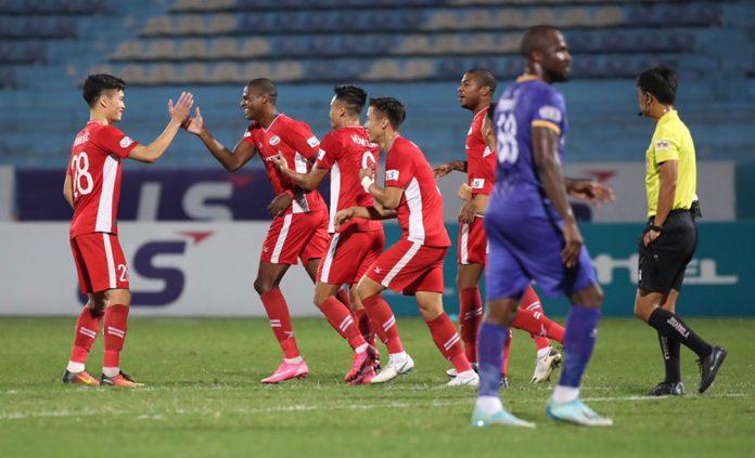 Cận cảnh một siêu phẩm vô-lê ngoạn mục khiến khán giả vỡ òa tại giải đấu Ligue 1