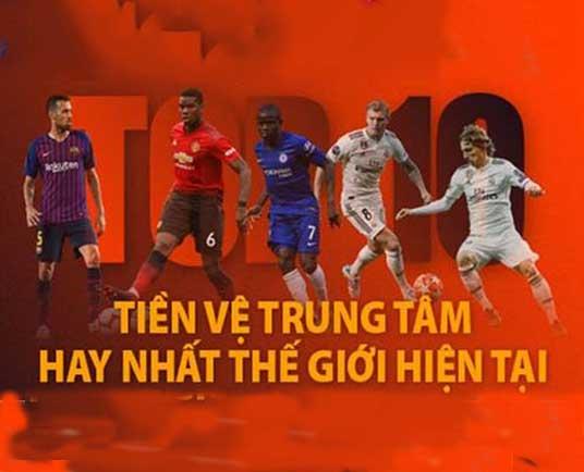 Xavi Hernández, tiền vệ trung tâm huyền thoại của bóng đá Tây Ban Nha, đang quan sát và điều khiển lối chơi cho đội tuyển quốc gia.