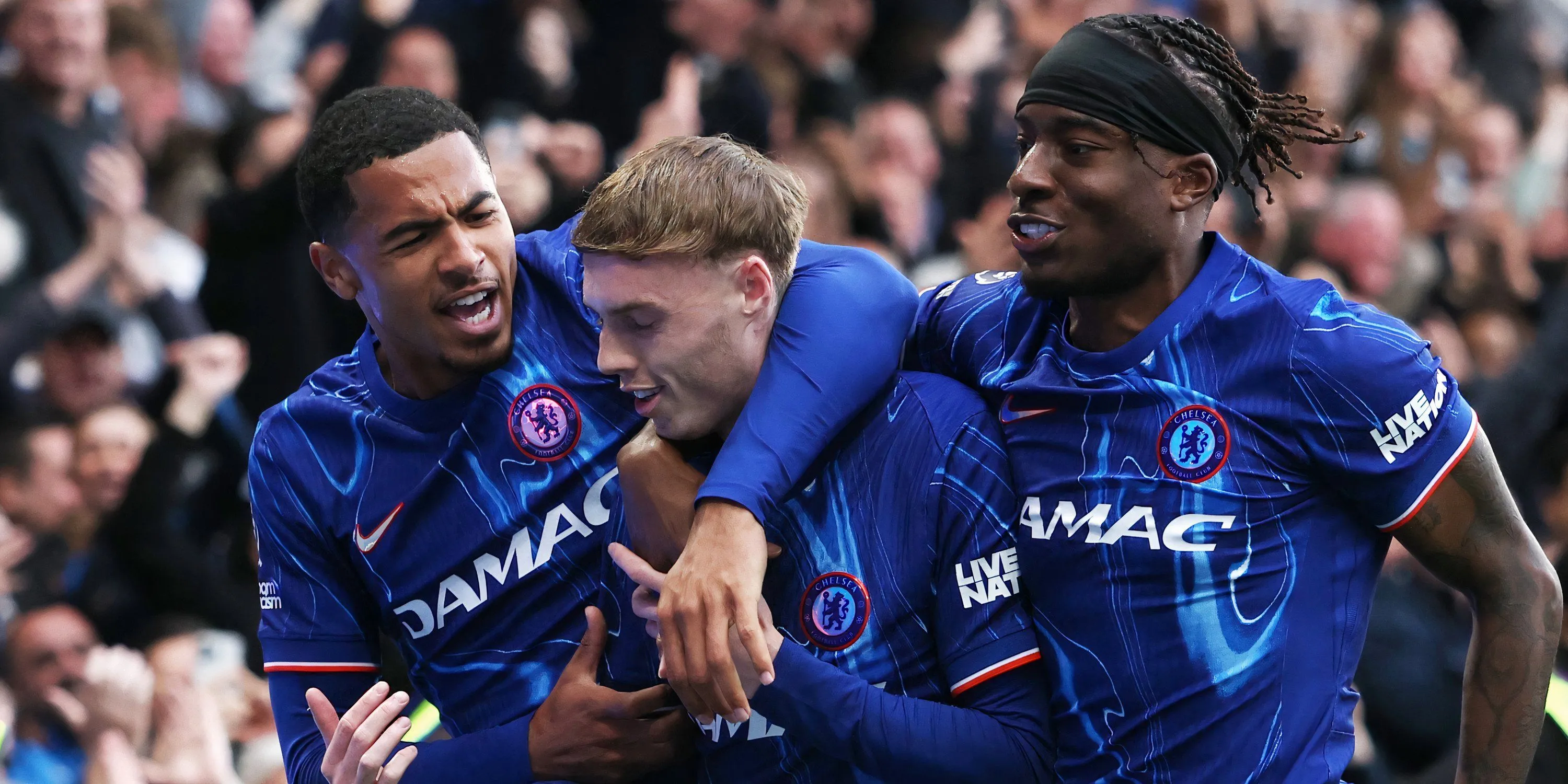 Cầu thủ Chelsea ăn mừng chiến thắng quan trọng trước Liverpool tại Ngoại hạng Anh