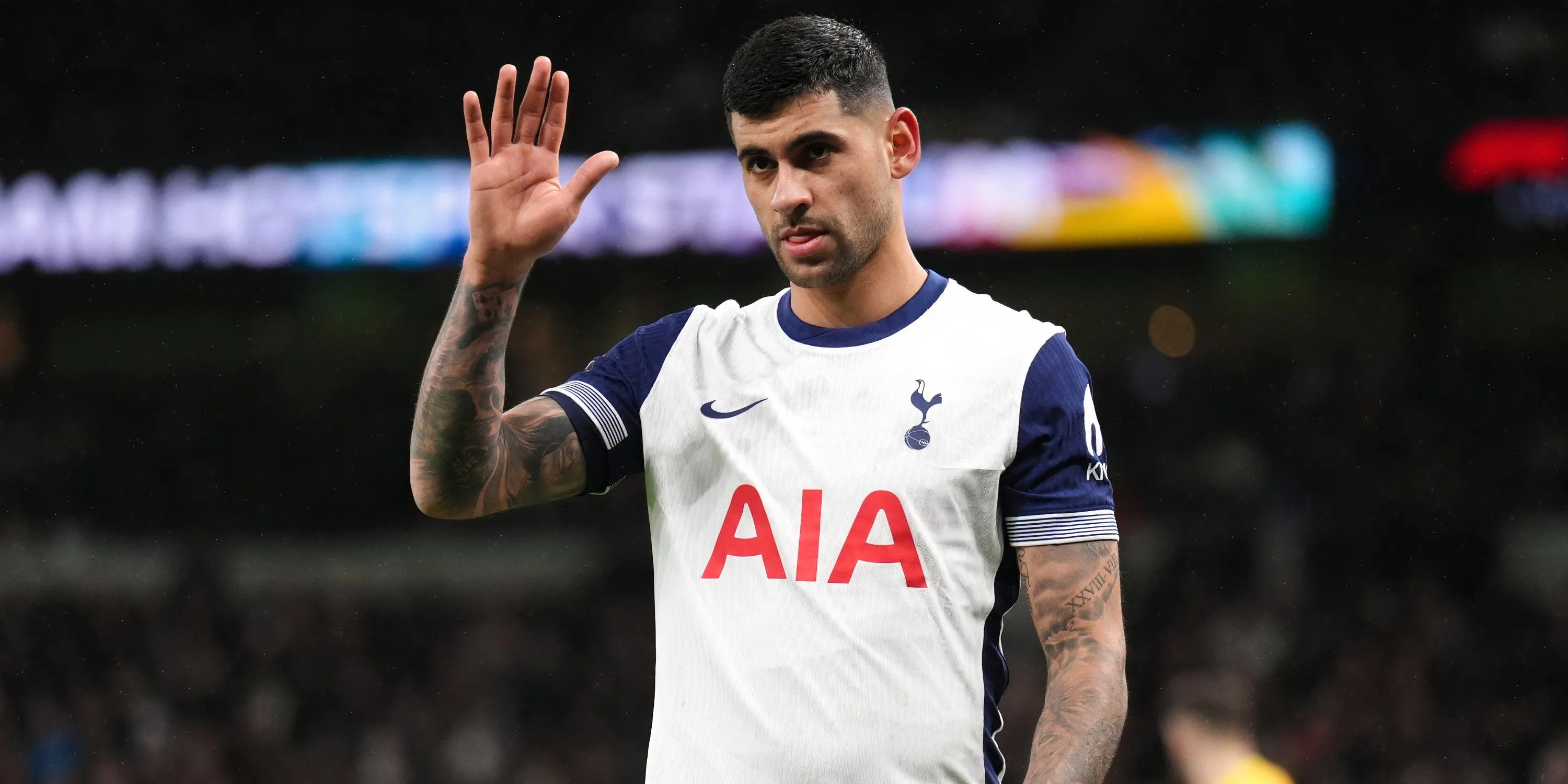 Cristian Romero thi đấu máu lửa trong màu áo Tottenham Hotspur tại Premier League