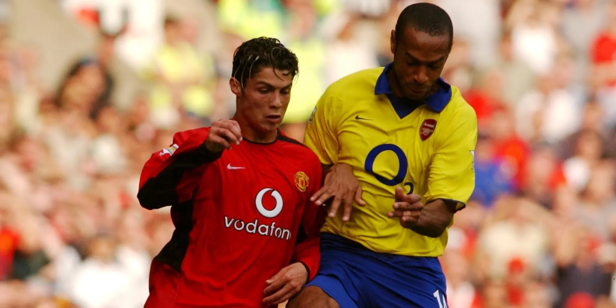 Cristiano Ronaldo của Manchester United và Thierry Henry của Arsenal trong trận đấu