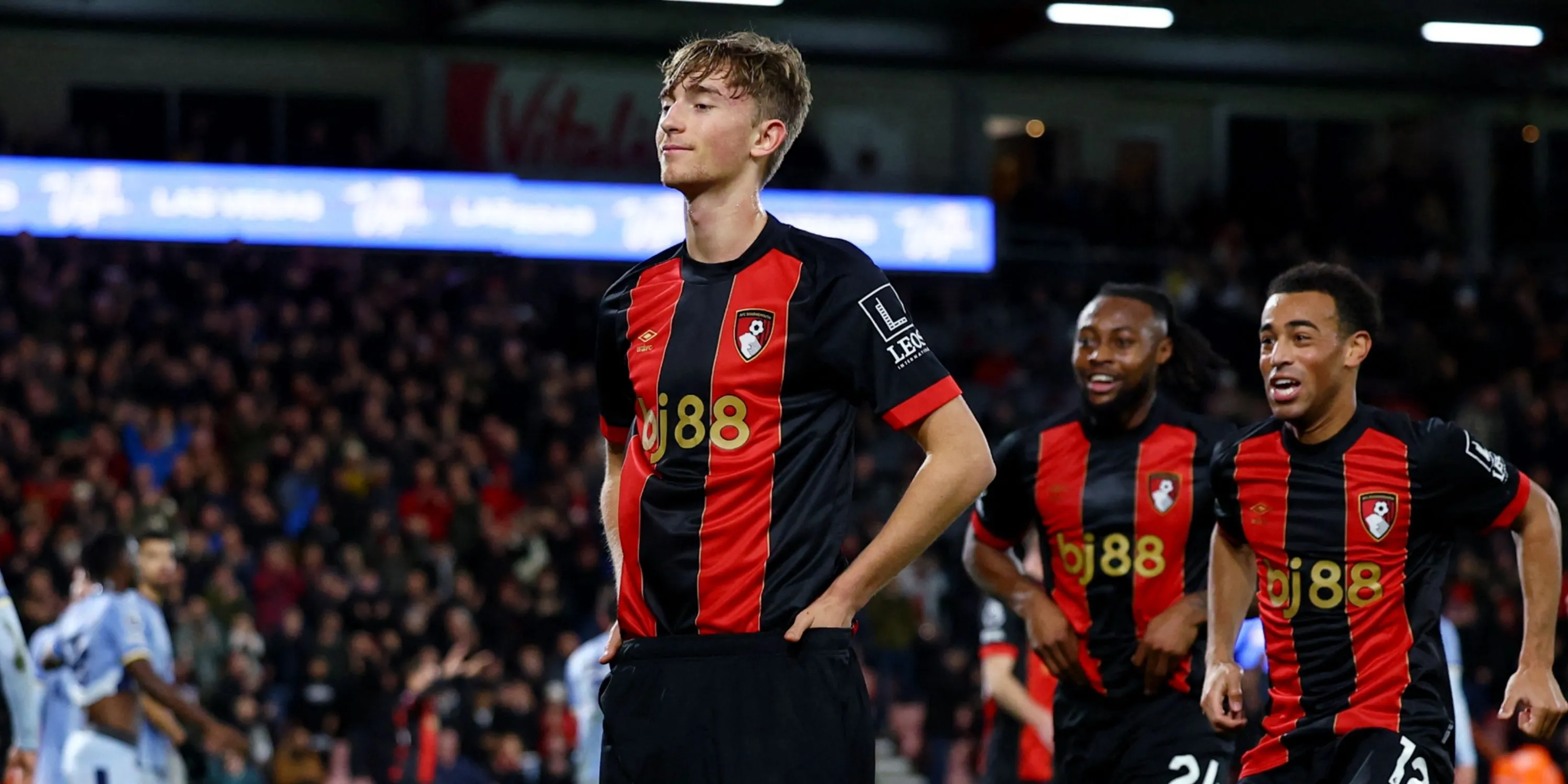 Dean Huijsen ăn mừng bàn thắng cho Bournemouth tại Premier League