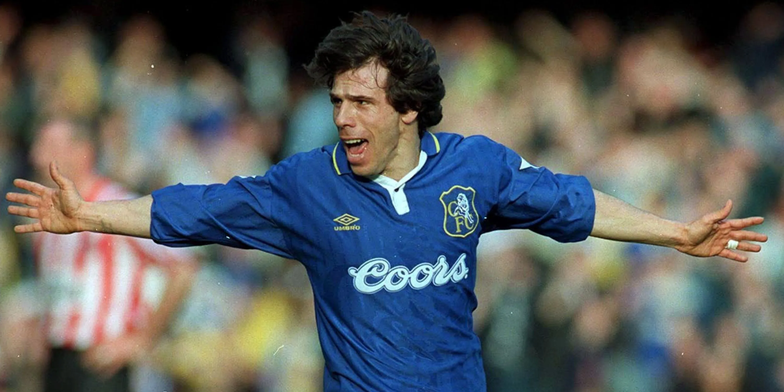 Gianfranco Zola ăn mừng bàn thắng cho Chelsea tại Premier League