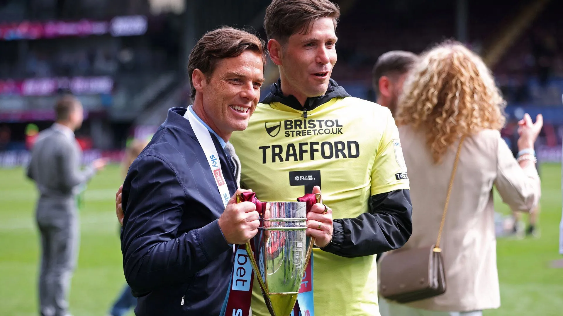 Huấn luyện viên Scott Parker của Burnley phát biểu về tương lai Josh Brownhill