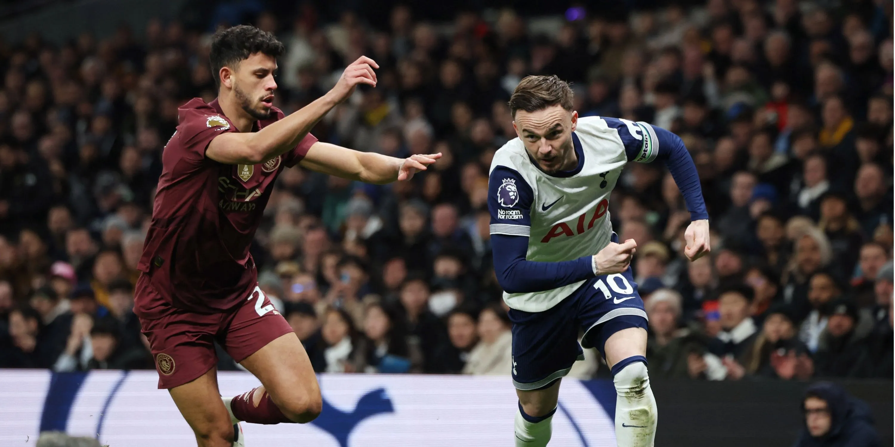 James Maddison trong màu áo Tottenham Hotspur