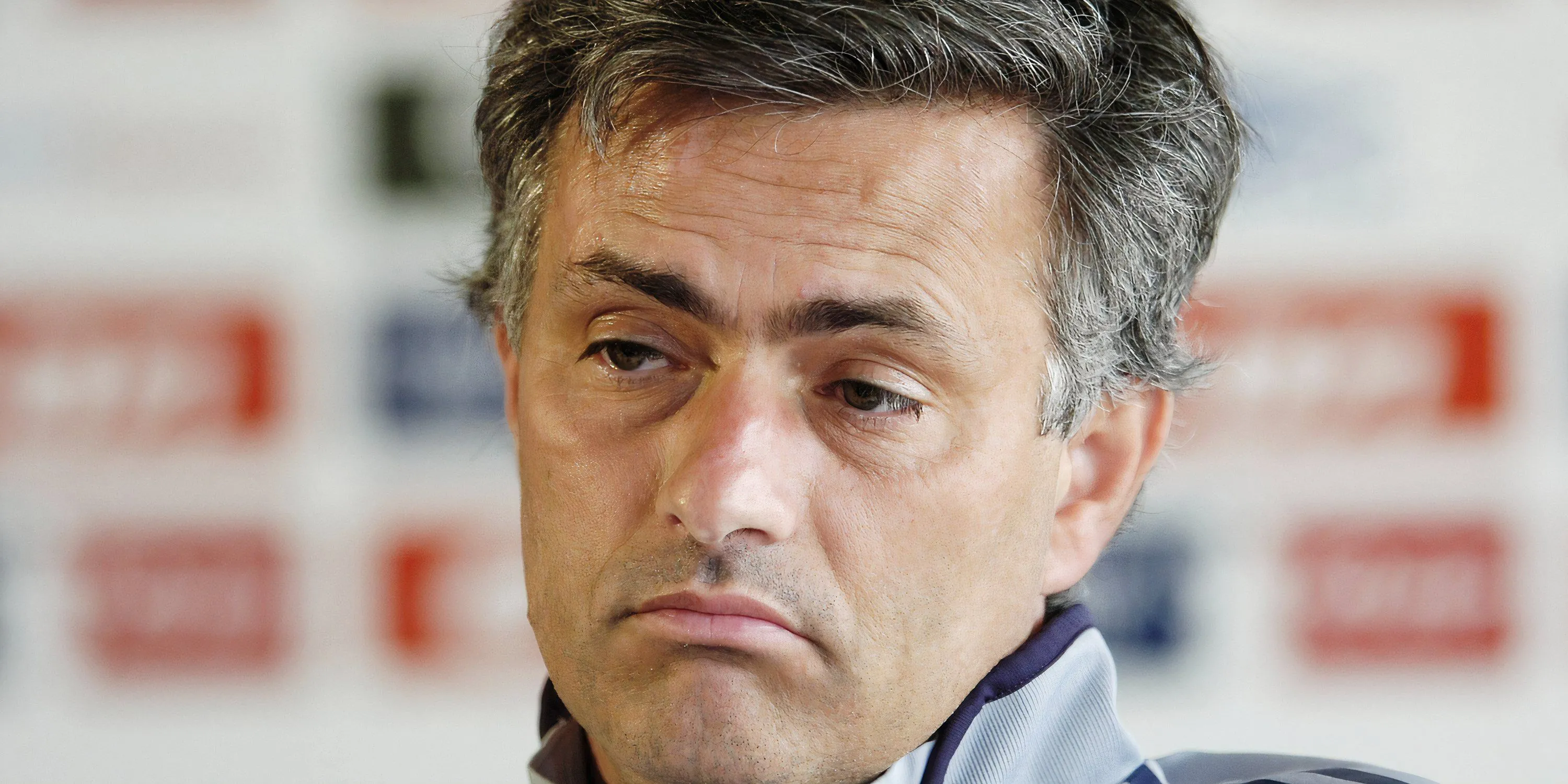 Jose Mourinho trong buổi họp báo thời còn dẫn dắt Chelsea, so sánh với Ancelotti