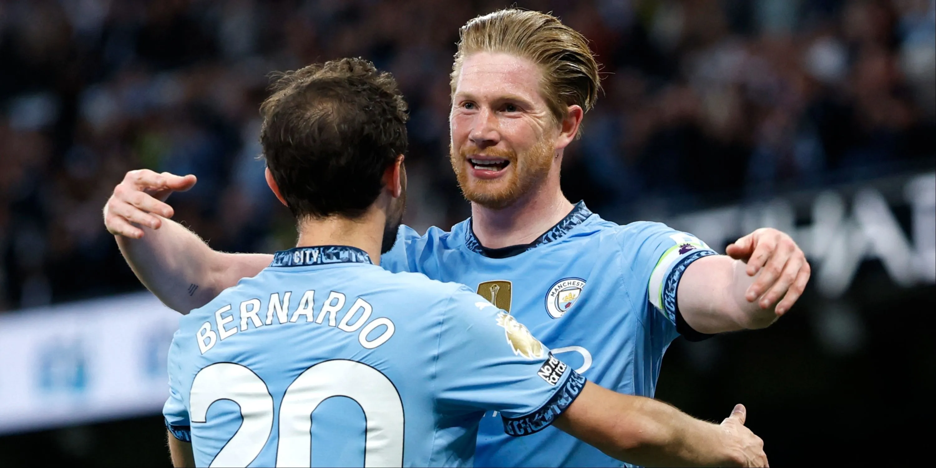 Kevin De Bruyne và Bernardo Silva ăn mừng trong màu áo Man City