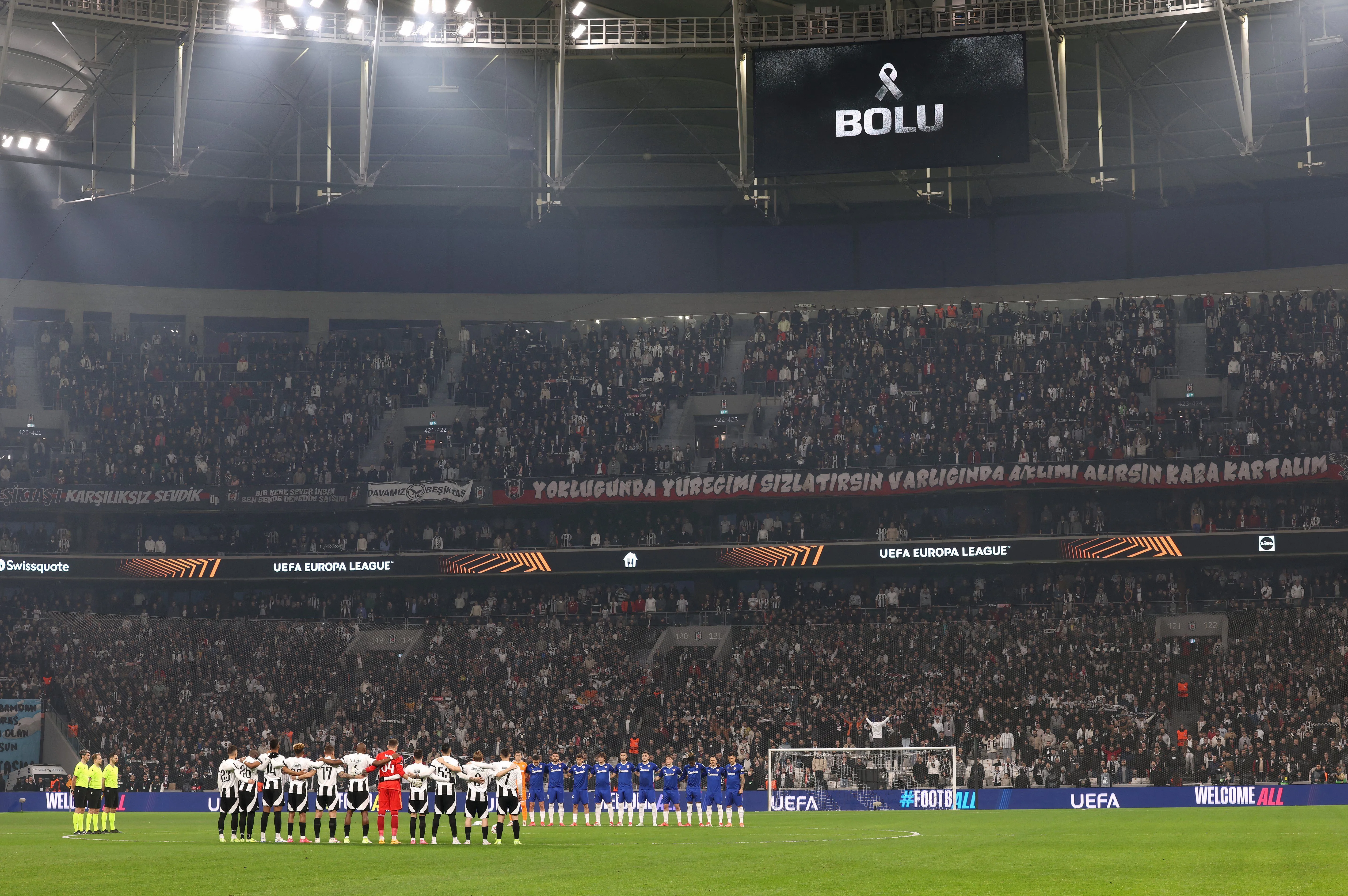 Sân vận động của Besiktas JK, một điểm đến tiềm năng cho Josh Brownhill ở Thổ Nhĩ Kỳ