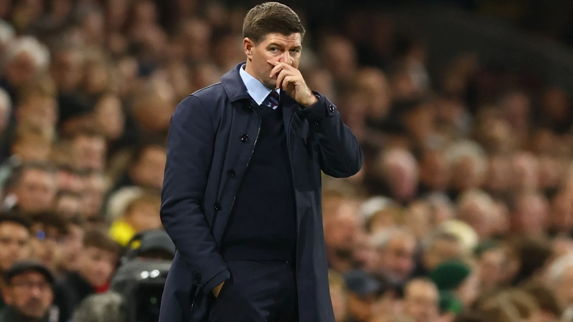 Steven Gerrard, cựu tiền vệ Liverpool, trong vai trò huấn luyện viên