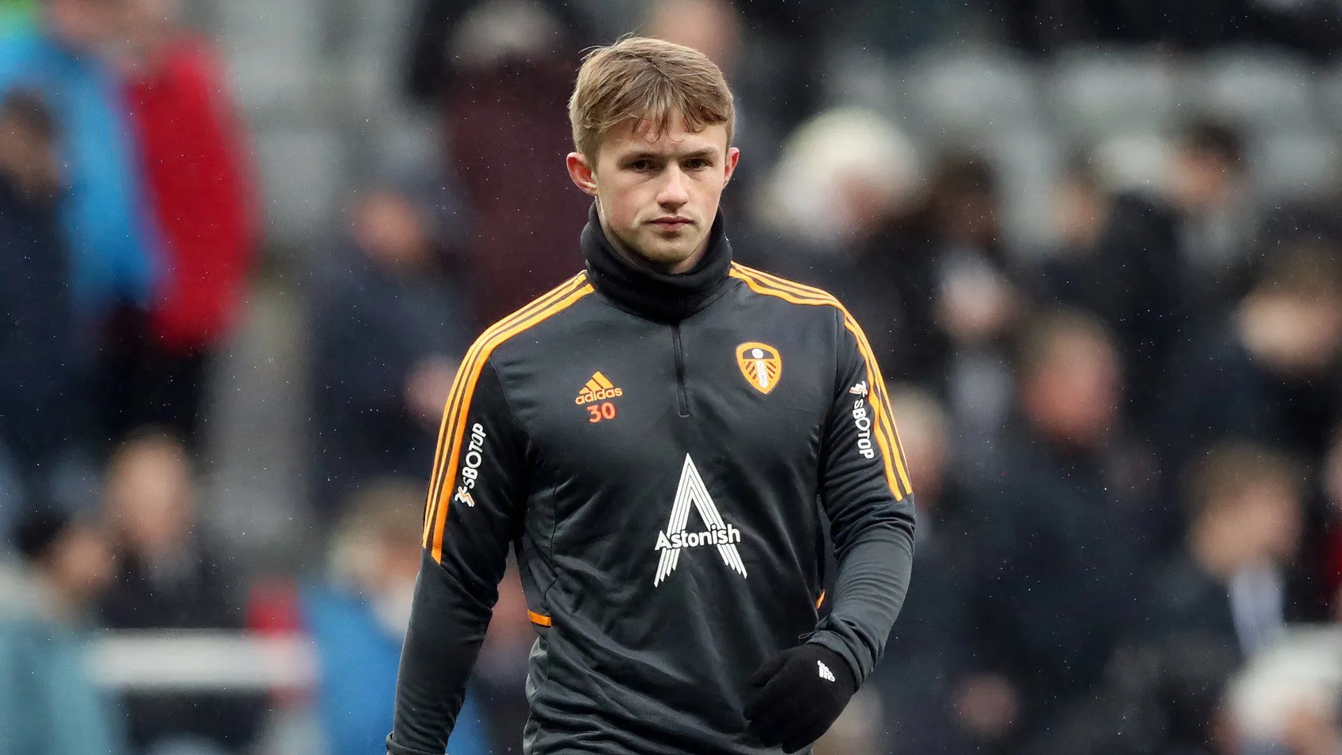 Tiền đạo Joe Gelhardt trong màu áo Leeds United
