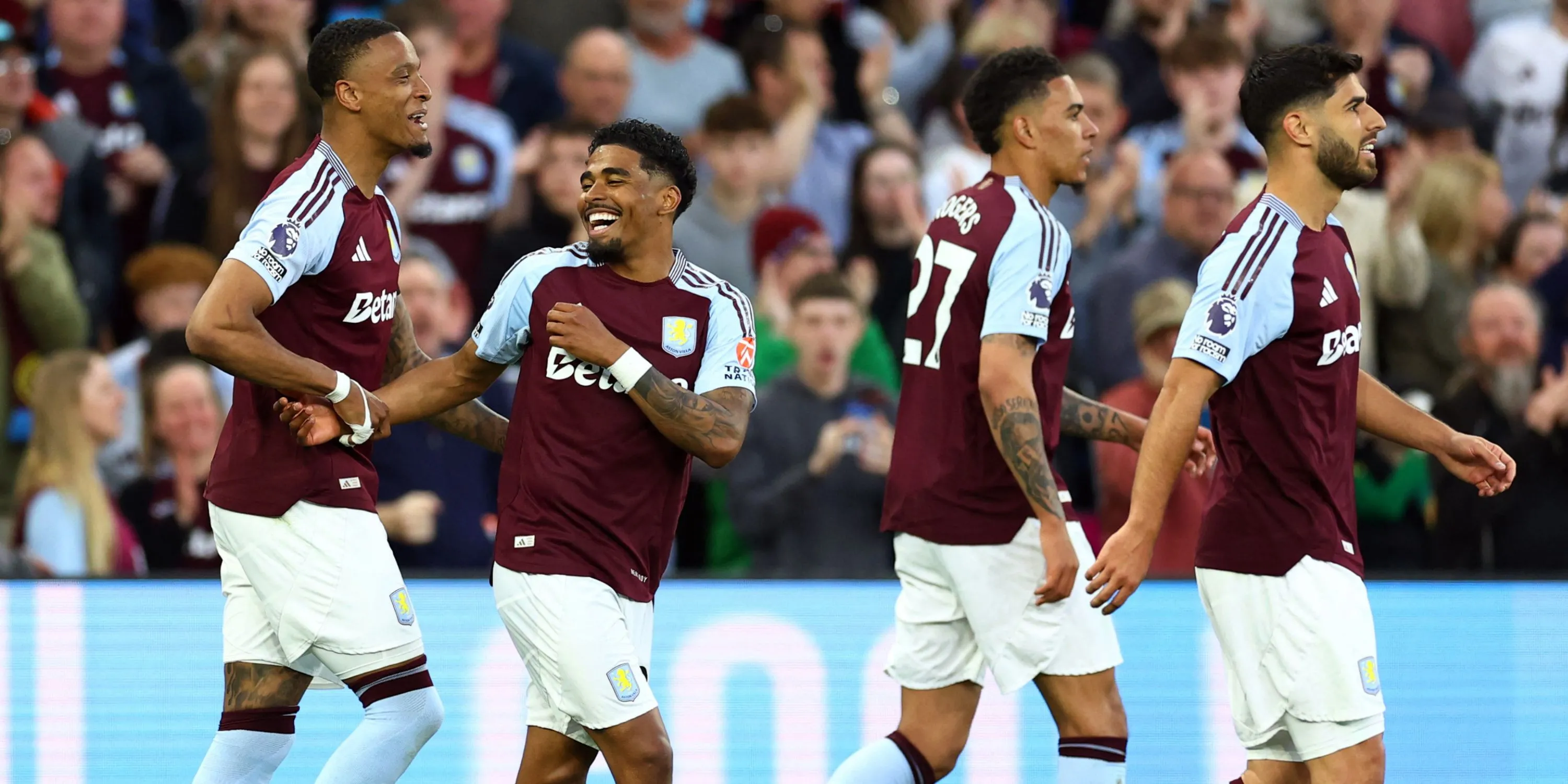 Marco Asensio trong màu áo Aston Villa khi Monchi nhắc đến đóng góp của anh