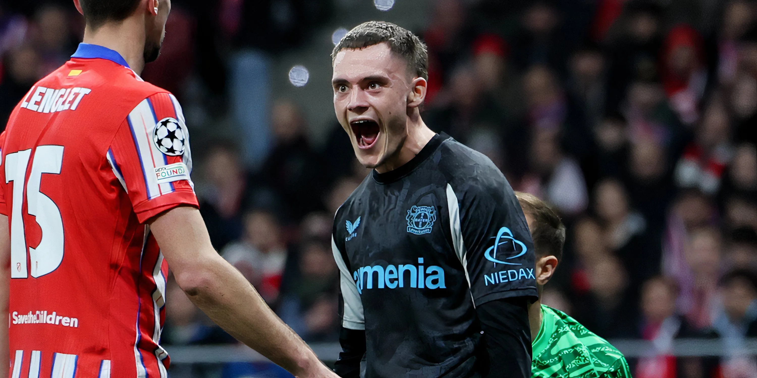 Tiền vệ Florian Wirtz của Bayer Leverkusen trong trận đấu với Atletico Madrid