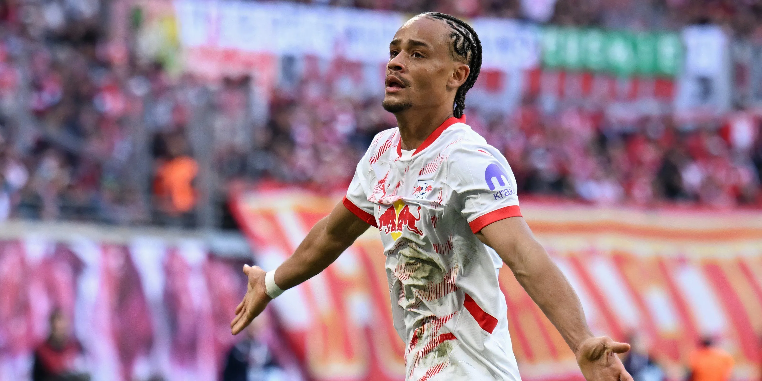 Xavi Simons celebrates