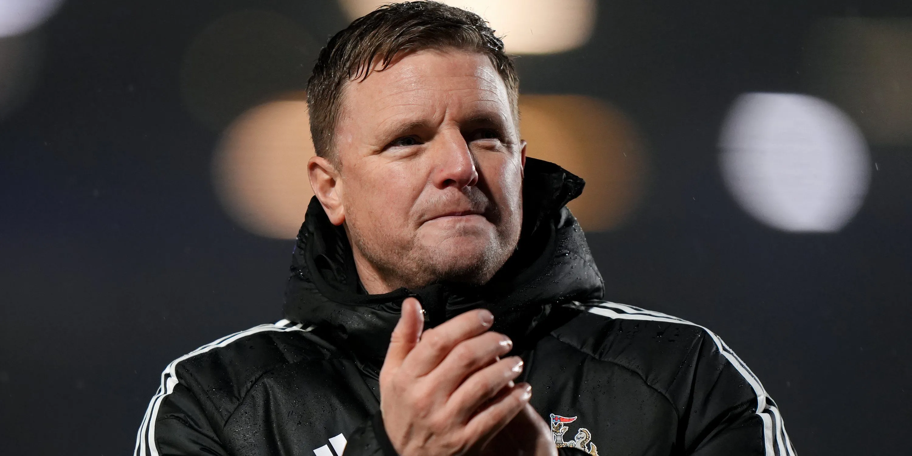 Huấn luyện viên Eddie Howe của Newcastle United trên sân