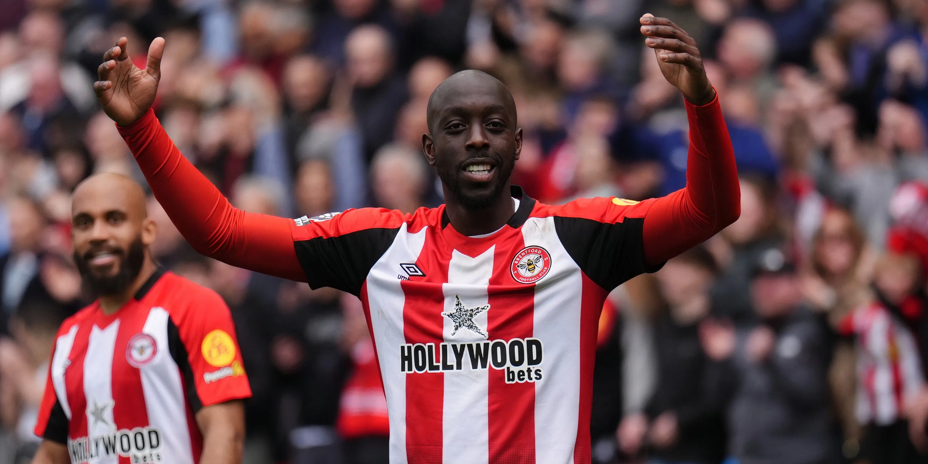 Tiền đạo Yoane Wissa ăn mừng bàn thắng cho Brentford, trong bối cảnh tin đồn chuyển nhượng đến Newcastle