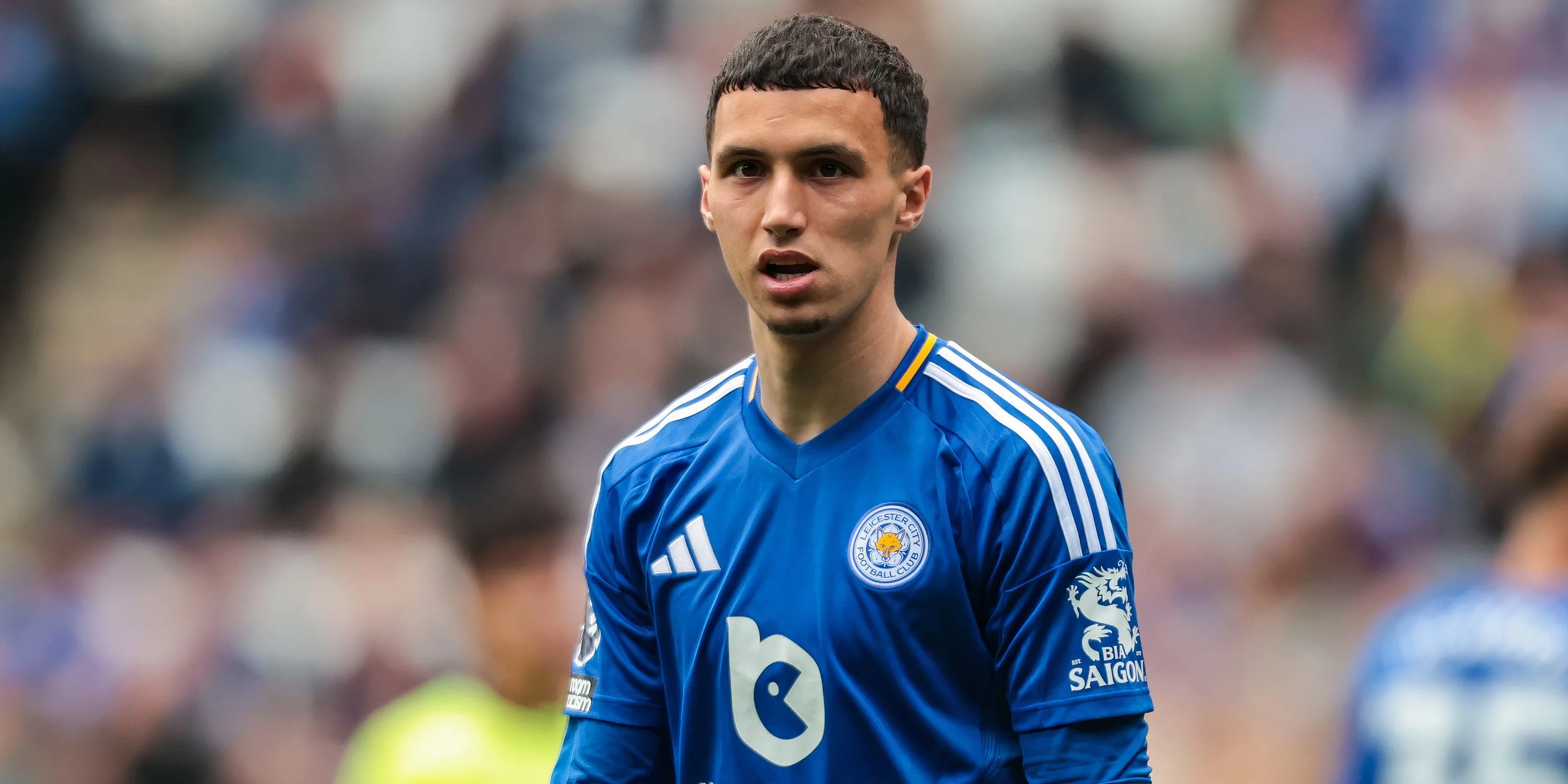 Tiền vệ Bilal El Khannouss thi đấu trong màu áo Leicester City