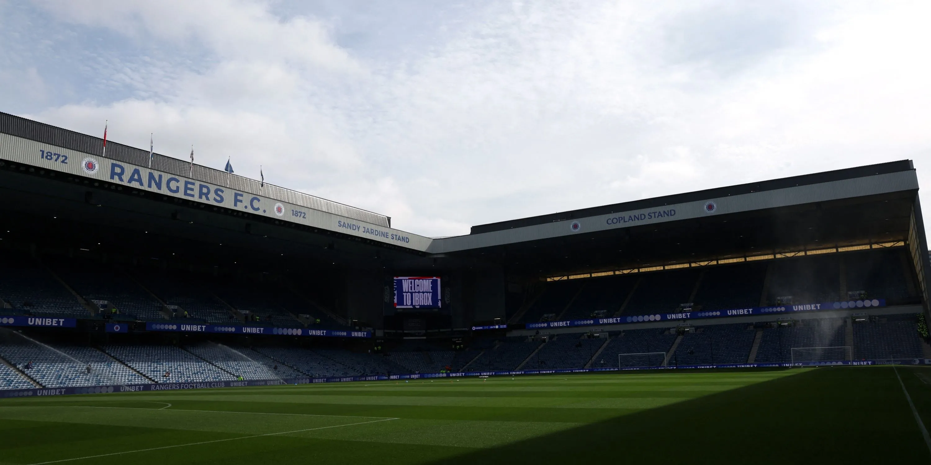 Tổng quan về sân vận động Ibrox của Rangers tại Glasgow, Scotland.