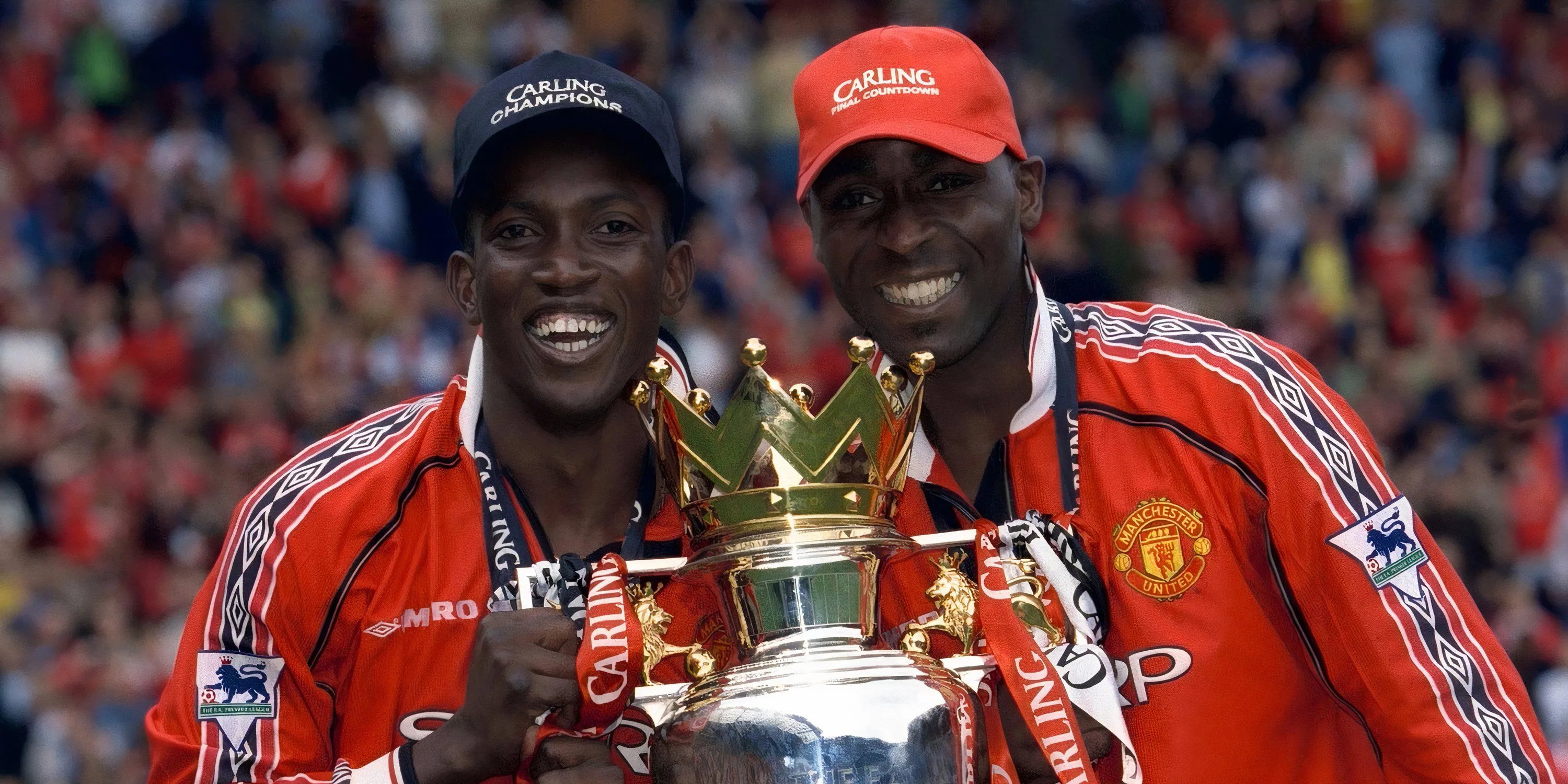 Dwight Yorke và Andy Cole ăn mừng, bộ đôi huyền thoại của Manchester United