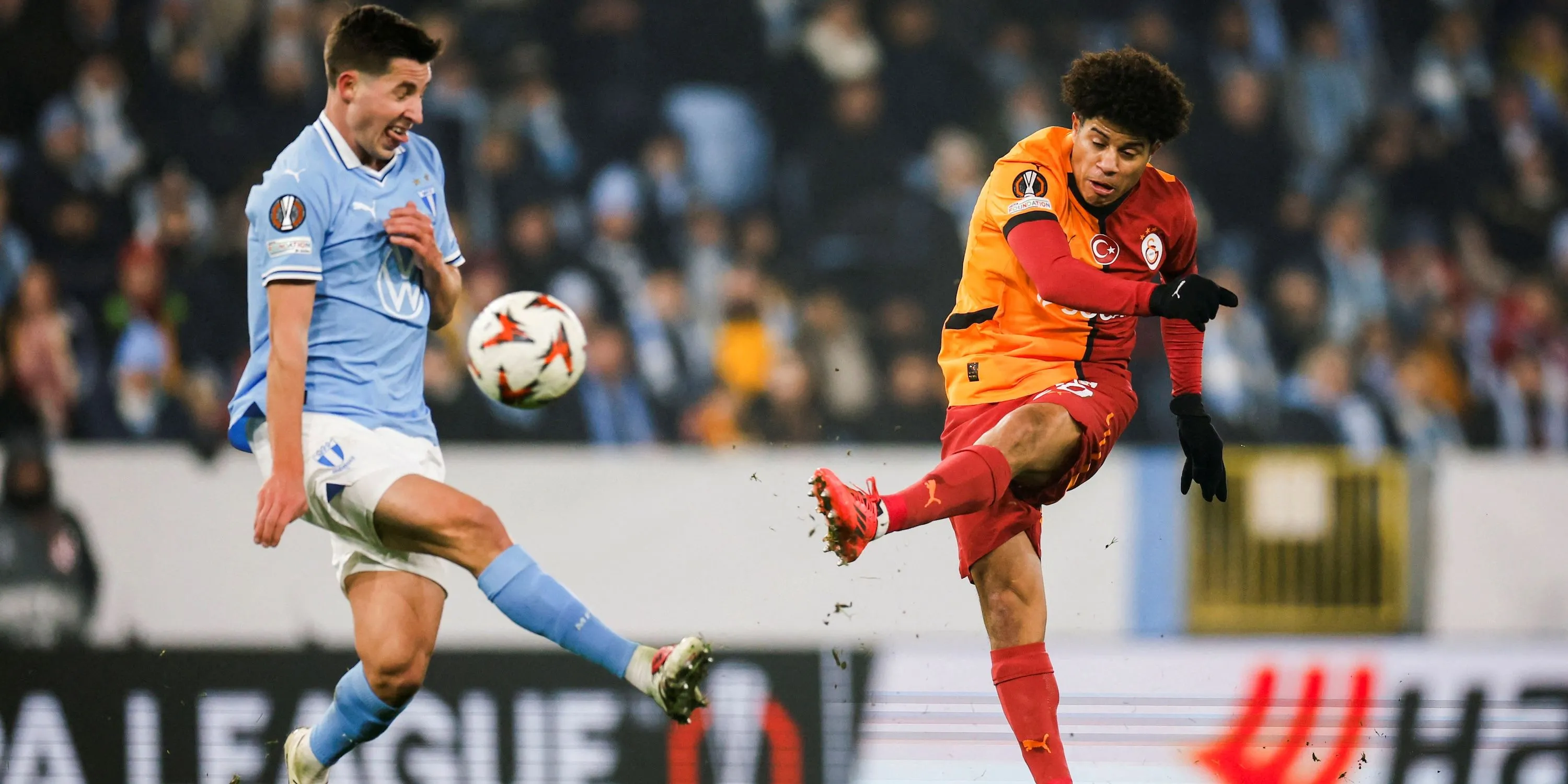 Gabriel Sara thi đấu cho Galatasaray, chứng minh khả năng ở cấp độ cao trước khi được Leeds United quan tâm.