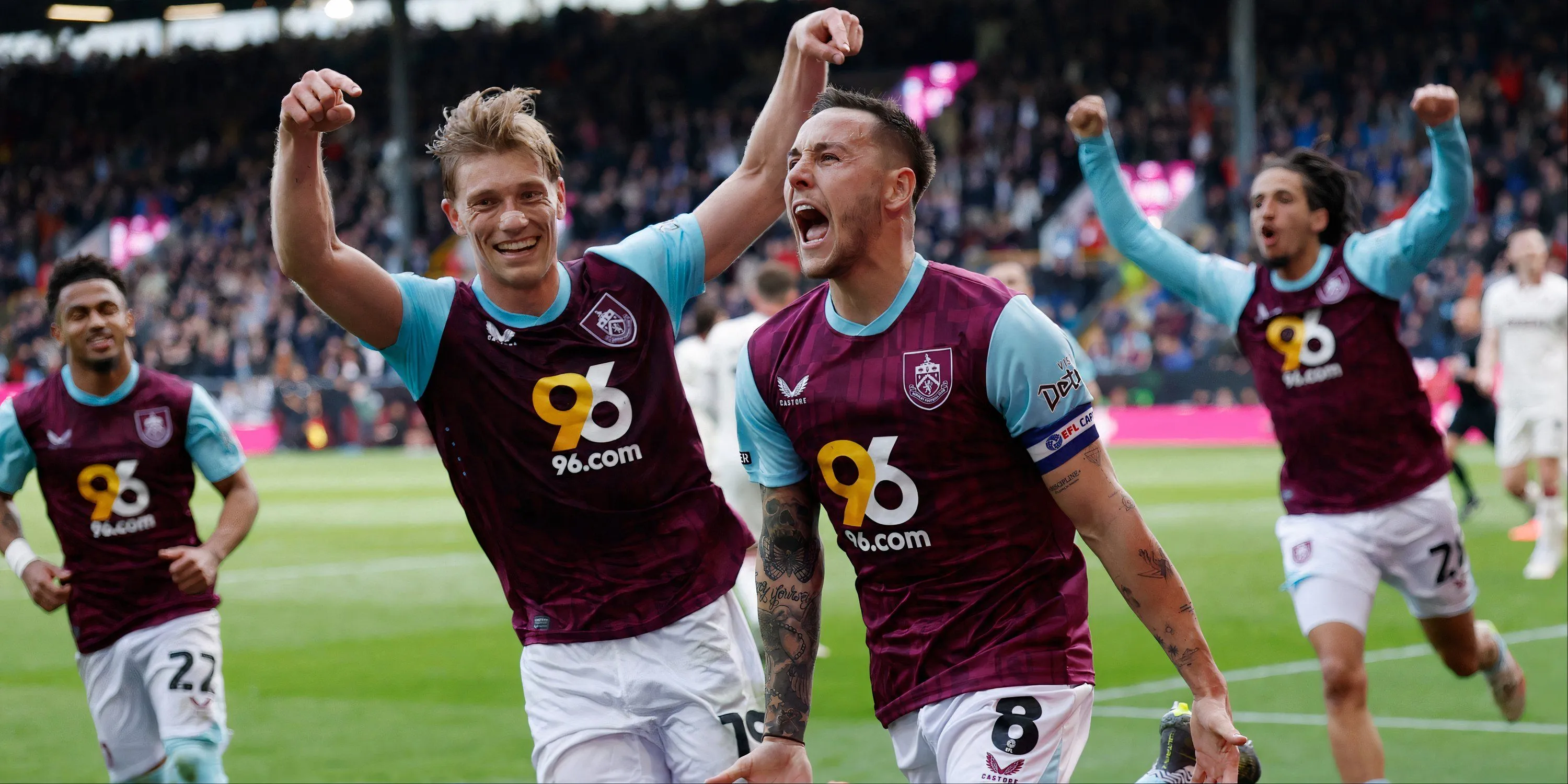 Josh Brownhill trong màu áo Burnley, tiền vệ đang được Everton và Leeds tranh giành