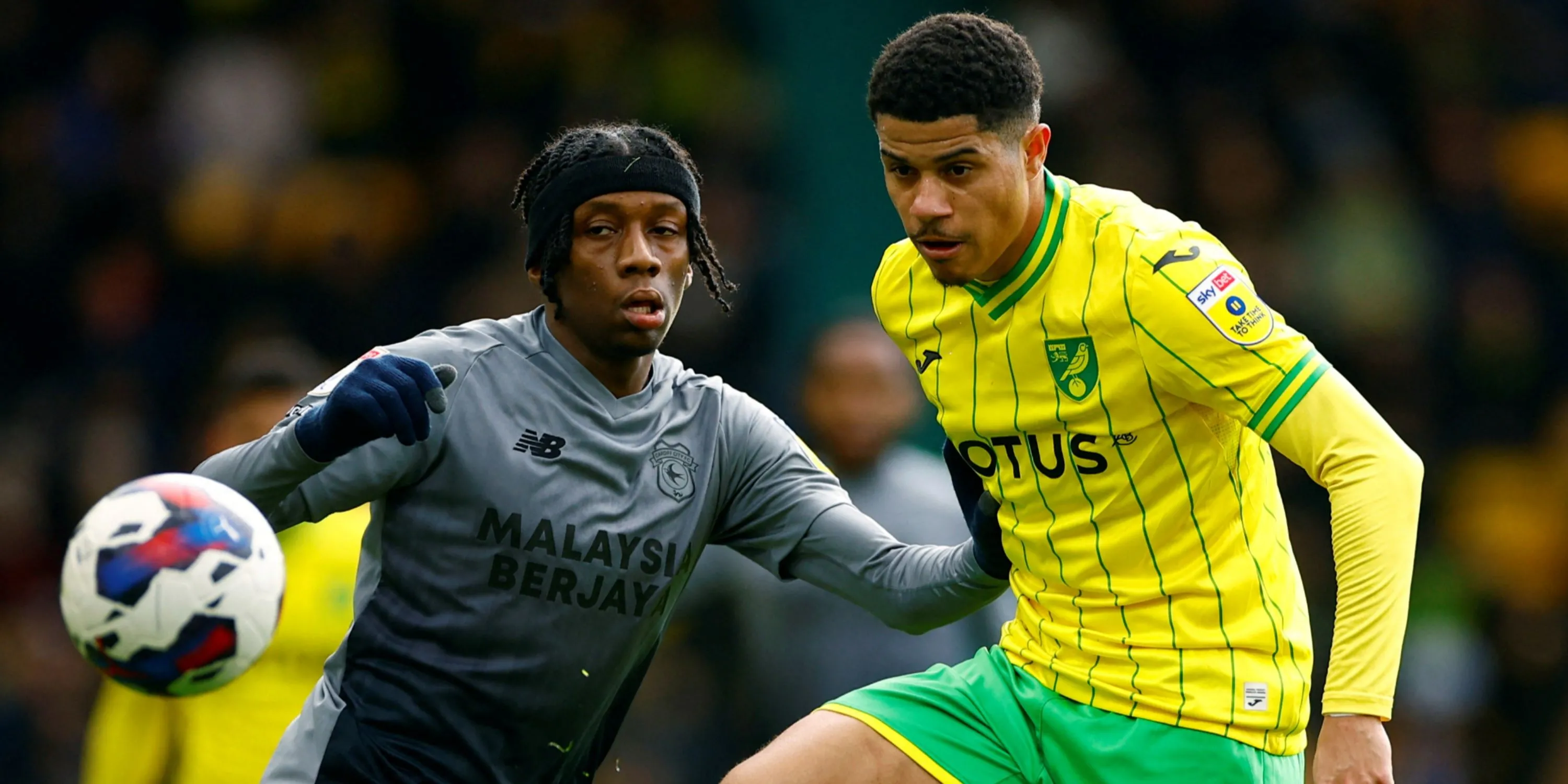 Tiền vệ Gabriel Sara trong màu áo Norwich City, cầu thủ được Leeds United và nhiều CLB Premier League săn đón.