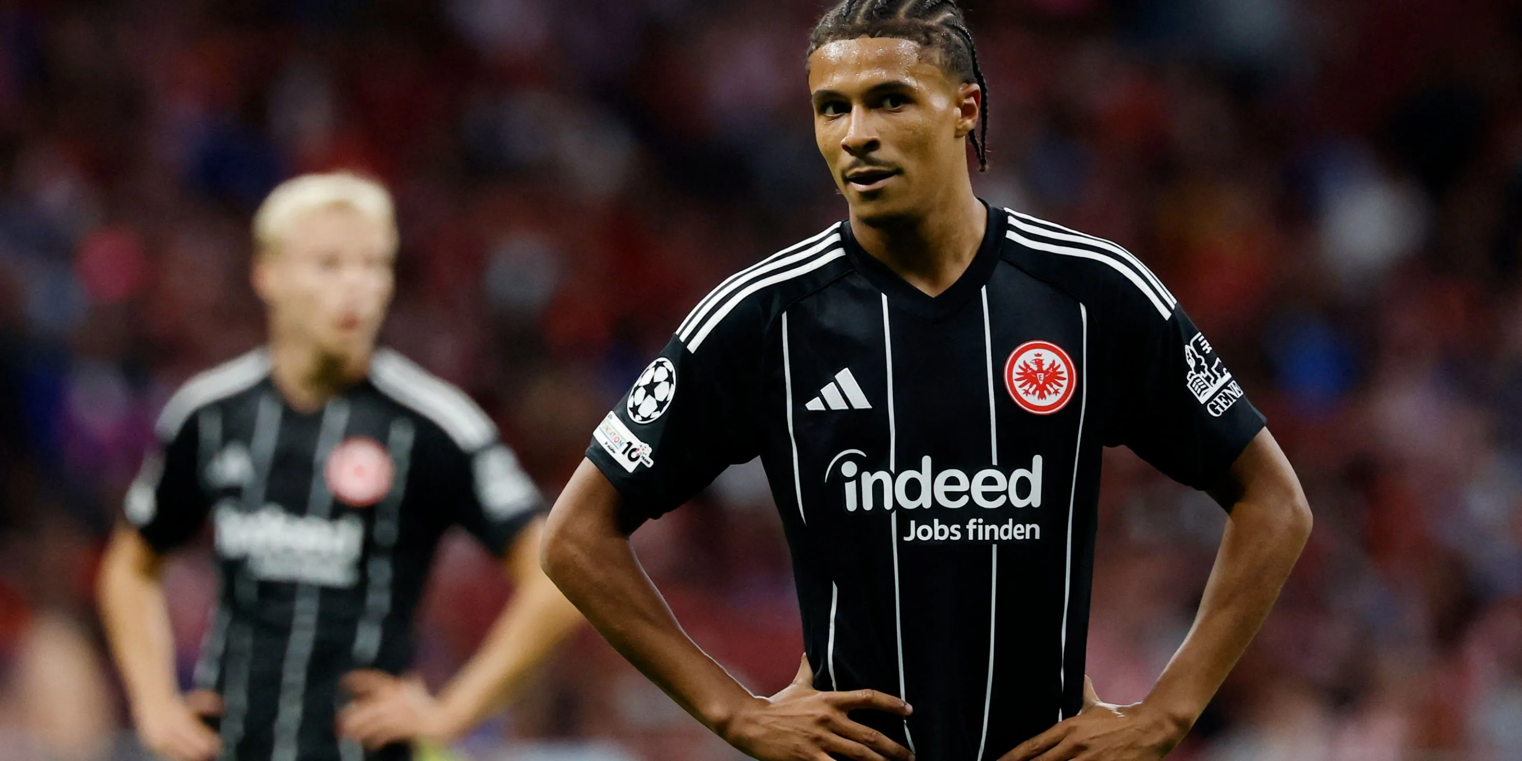 Jean-Matteo Bahoya chạy nước rút cho Eintracht Frankfurt, tiền đạo cánh trẻ tốc độ 37.16 km/h