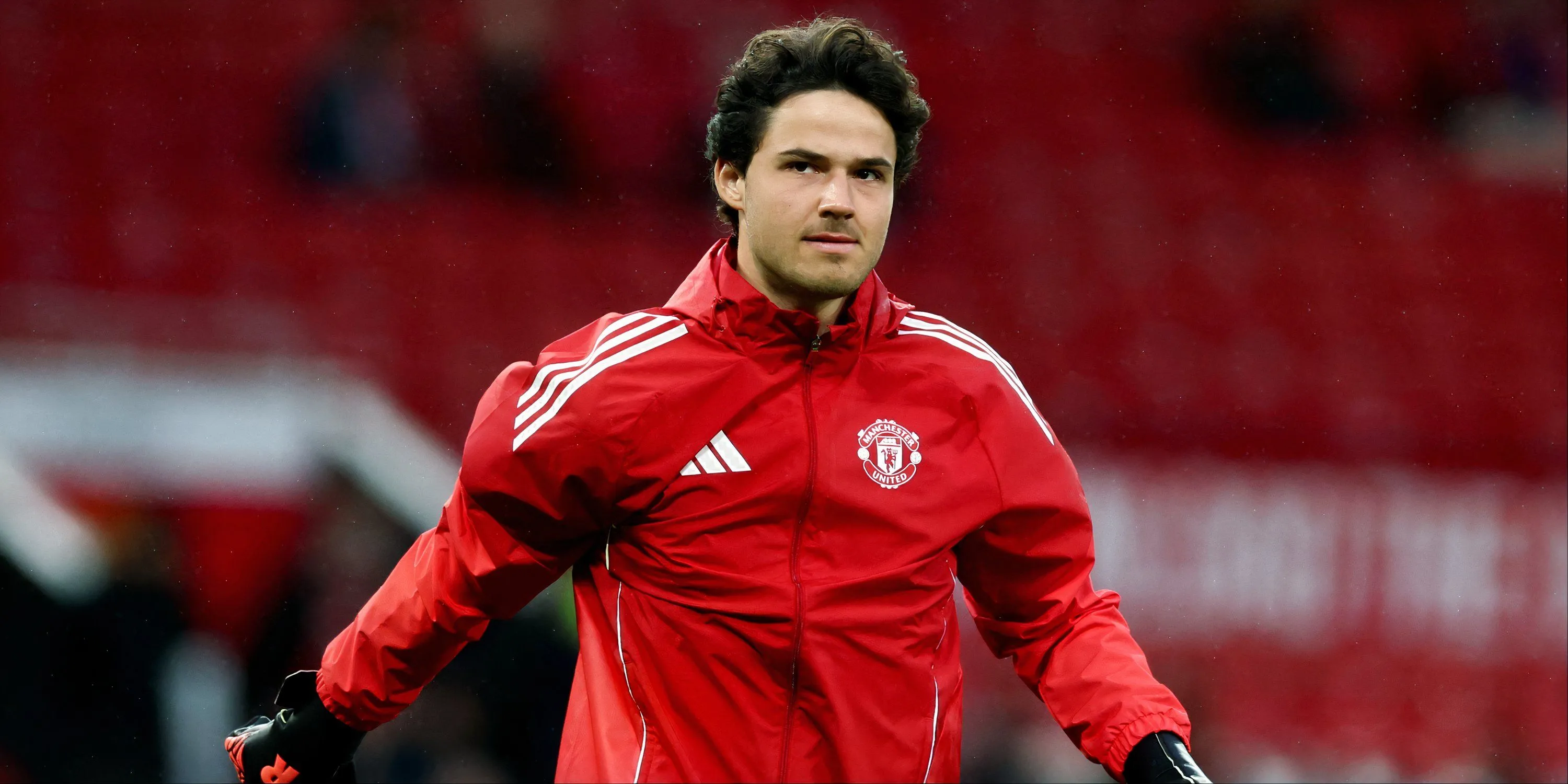 Lammens với đường chuyền dài chính xác, mở khóa tuyến phòng ngự đối phương cho Man United