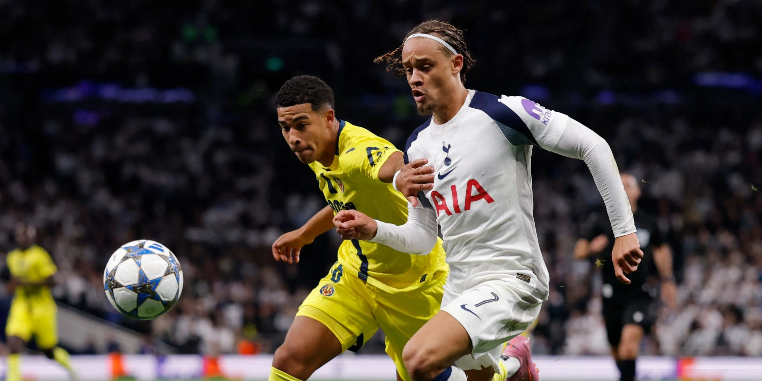 Xavi Simons trong trận ra mắt Premier League cho Tottenham tại London Stadium