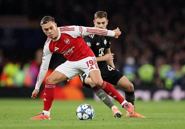 Leandro Trossard có thể kịp bình phục trước chuyến làm khách đến sân Chelsea